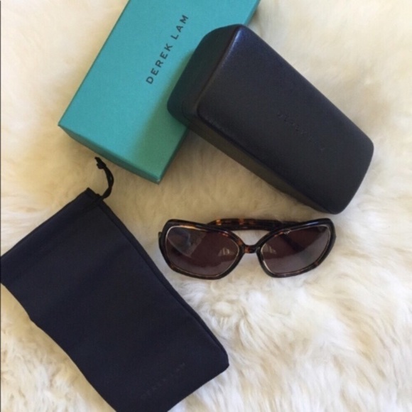 Derek Lam Oversized Broadway Square Sunglasses - Picture 3 of 8